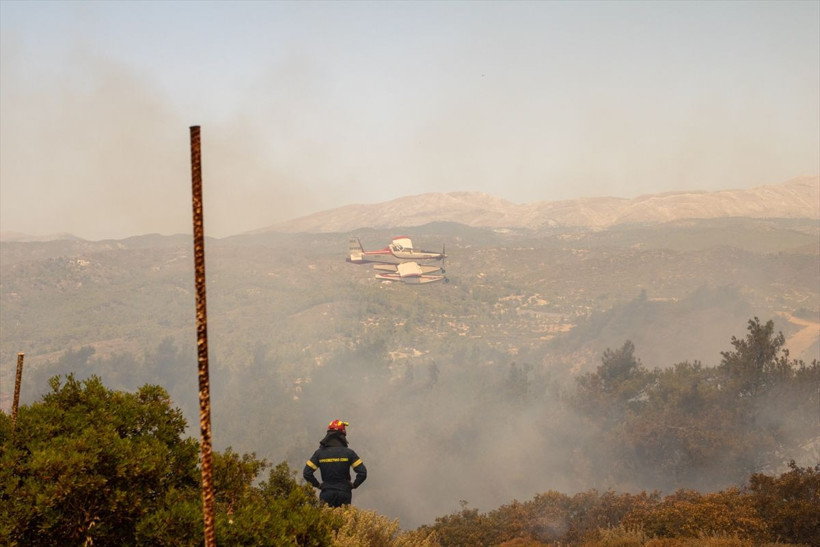 6 gündür alev alev yanıyor! Rodos’taki orman yangınında 19 bin kişi tahliye edildi - Resim: 3