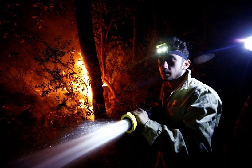Antalya Kemer'de orman yangını! Hastane ve evler boşaltıldı, vatandaş yangın tüpleriyle yardıma koştu - Resim: 4