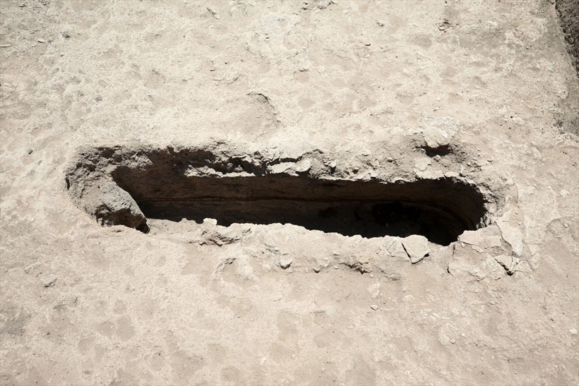 Malazgirt Savaşı alanının tespiti için kazıda 15 mezar açıldı kemiklerde balta kılıç darbesi görüldü - Resim: 4