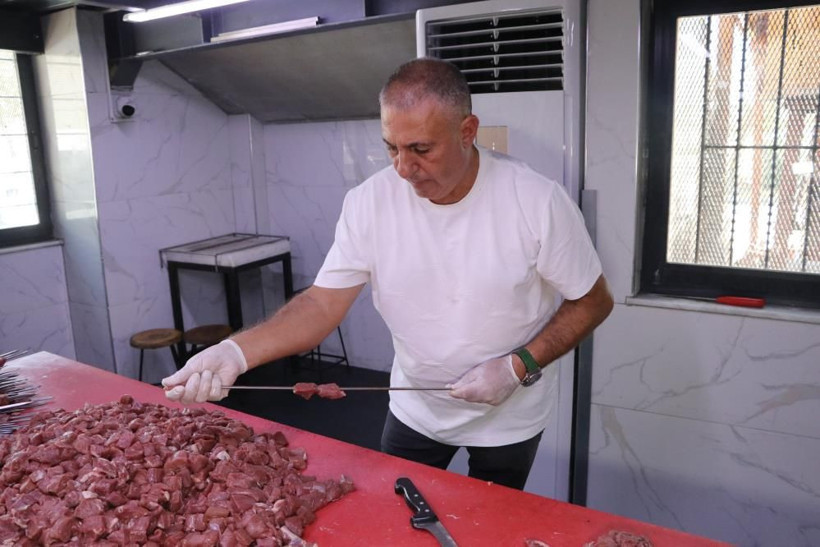 Adana kavruluyor! Kebapçıların sıcak hava ile imtihanı: 44 derecede böyle serinlediler! - Resim: 4