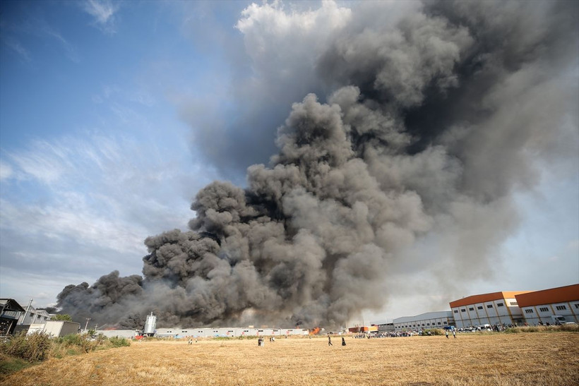 Bursa'da büyük fabrika yangını! 4 fabrika alev topuna döndü! - Resim: 1