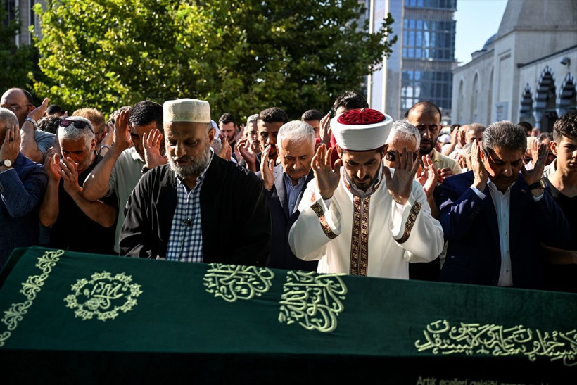 Gazeteci Süleyman Özışık son yolculuğuna uğurlandı! Sevenleri yalnız bırakmadı - Resim: 2