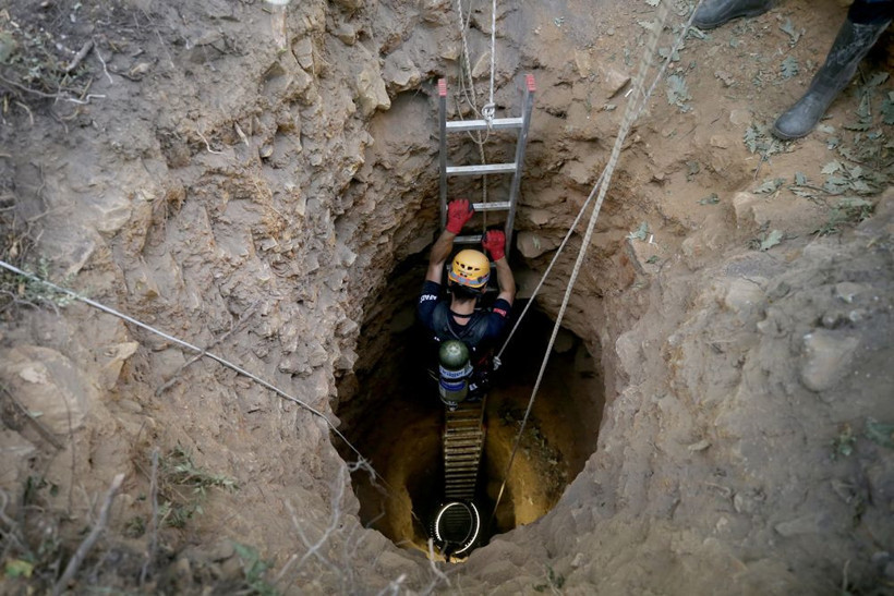 Çaktırmamak için sabah kamp yapmışlar! Altın ararken girdiği çukur sonu oldu - Resim: 2