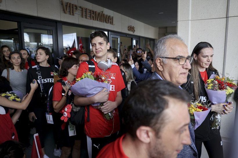 Avrupa Şampiyonu A Milli Kadın Voleybol Takımı yurda döndü - Resim: 4