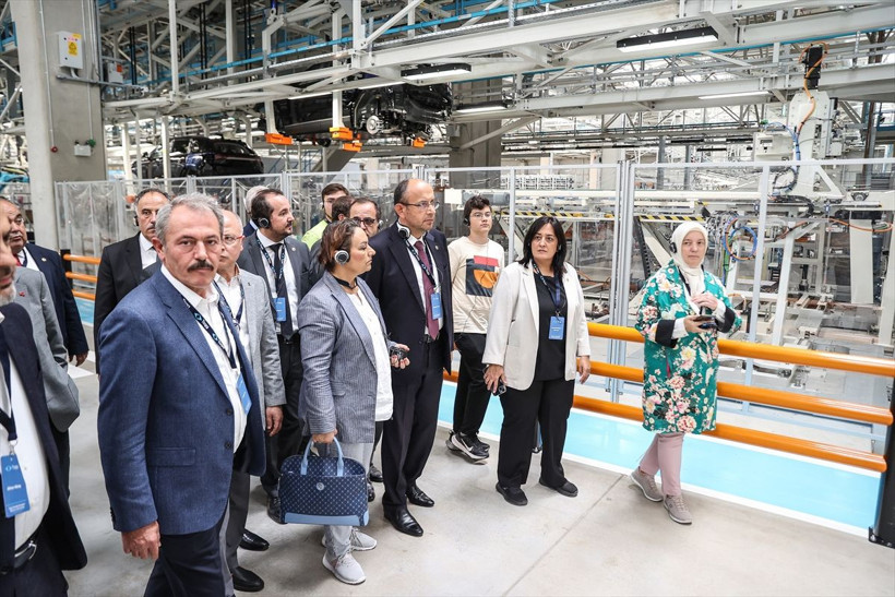 CHP'li vekiller Togg fabrikasını gezdi, test sürüşüne katıldı: Gururla izliyoruz, inşallah daha da büyür - Resim: 2