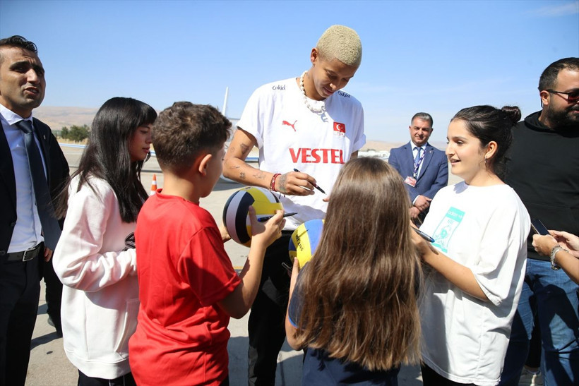 Melissa Vargas Malatya'da coşkuyla karşılandı - Resim: 2
