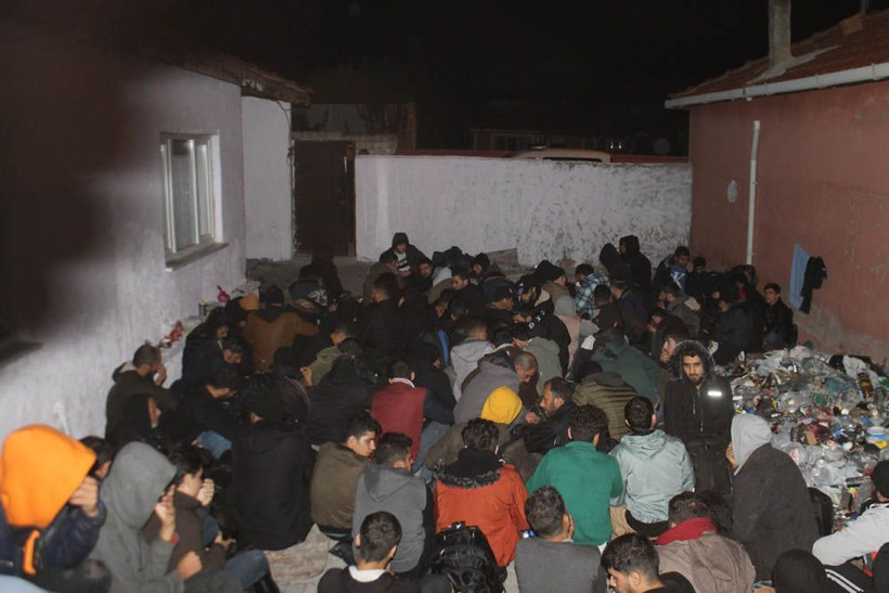 Edirne’de bir evin bahçesinde yakalandılar! Gören hayrete düştü - Resim: 1