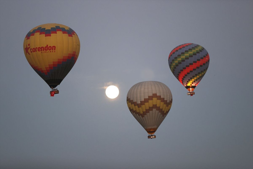 Cumhuriyet'in 100. yılında Kapadokya semaları Türk bayraklarıyla renklendi - Resim: 4