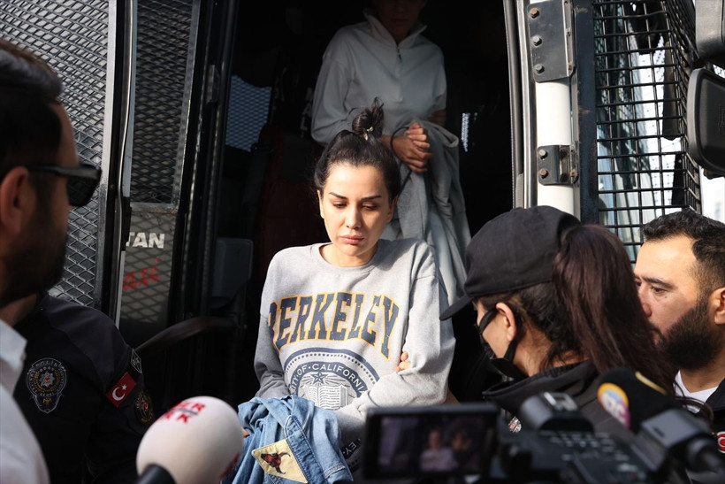 Dilan Polat, Adnan Hoca'nın 'Kedicik'lerine komşu oldu! Kardeşiyle aynı koğuşta kalıyor - Resim: 2