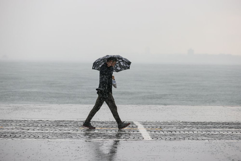 İstanbul güne kuvvetli sağanakla başladı! Meteoroloji'den uyarı geldi sürpriz kar yağışı açıklaması - Resim: 2
