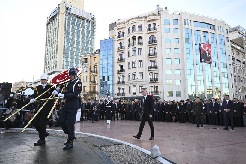 Atatürk İstanbul'da Taksim Meydanı'nda anıldı - Resim: 2