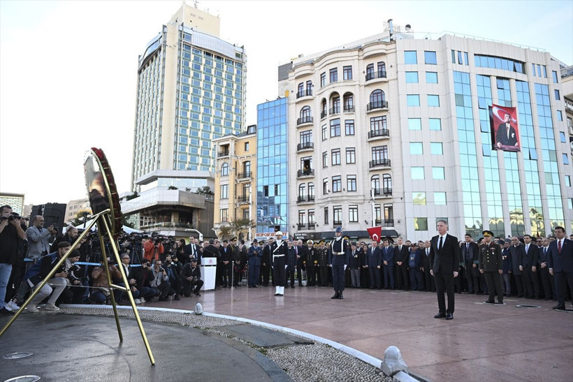 Atatürk İstanbul'da Taksim Meydanı'nda anıldı - Resim: 4