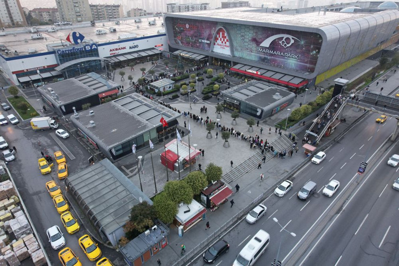 Efsane Kasım indirimi kuyruğu! Şaşkına çeviren görüntüler, saatlerce beklediler - Resim: 2