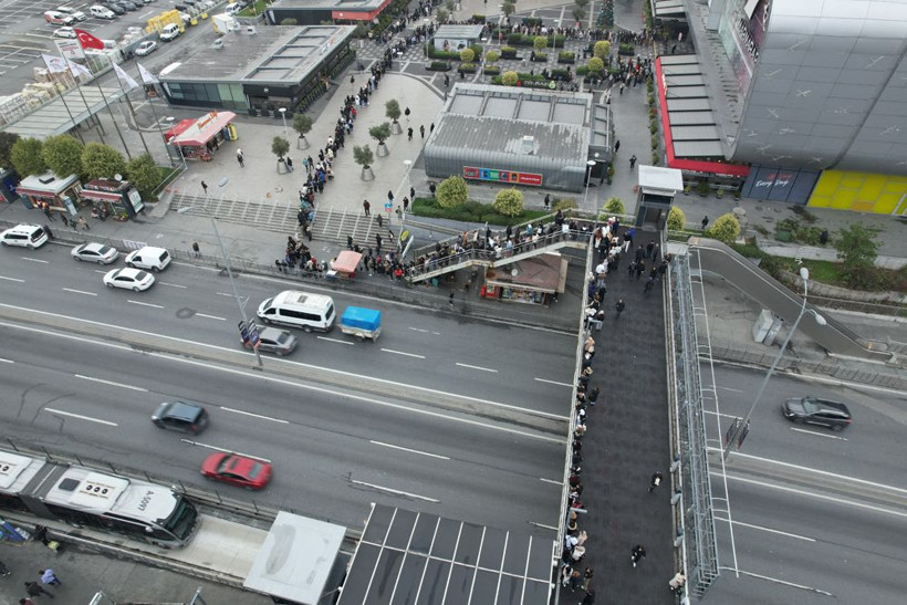 Efsane Kasım indirimi kuyruğu! Şaşkına çeviren görüntüler, saatlerce beklediler - Resim: 3