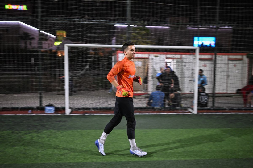 Kaleye geçecek oyuncusu olmayan takımların bekçiliğini yaparak para kazanıyor - Resim: 4