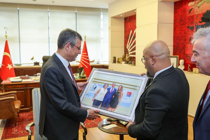 CHP lideri Özgür Özel TFMD Yönetim Kurulu'nun fotoğraflarını çekti - Resim: 1