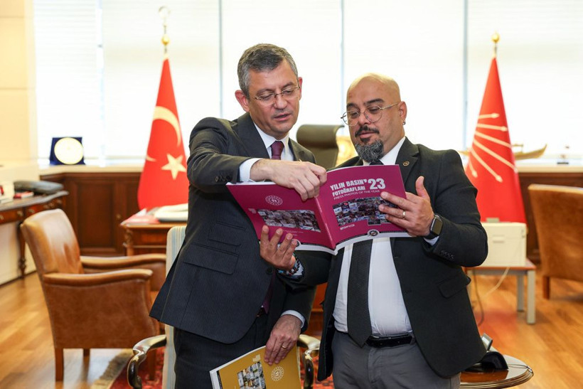 CHP lideri Özgür Özel TFMD Yönetim Kurulu'nun fotoğraflarını çekti - Resim: 3