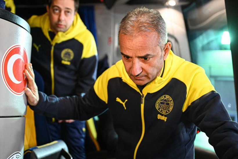 Fenerbahçe ve Galatasaray kafilesi Türkiye'ye döndü taraftardan çoşkulu karşılama - Resim: 4