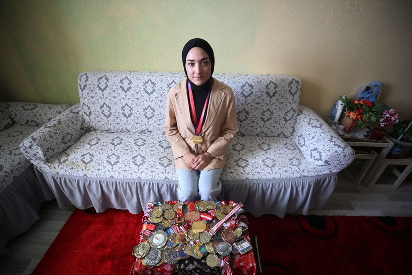 "Yalın ayak şampiyon" köyündeki kızları yarışlara hazırlıyor! - Resim: 3