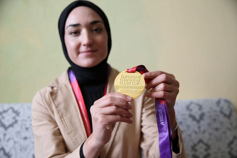 "Yalın ayak şampiyon" köyündeki kızları yarışlara hazırlıyor! - Resim: 4