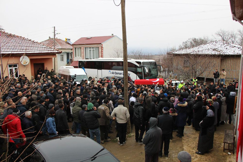 Kahreden veda! Şehidin annesi: “Peygamber efendimize komşu oldun oğlum” - Resim: 1
