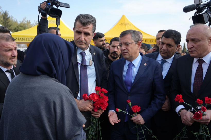 Özgür Özel'e Gaziantep'te deprem şehitliğinde tepki - Resim: 3