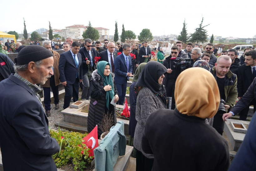 Özgür Özel'e Gaziantep'te deprem şehitliğinde tepki - Resim: 4
