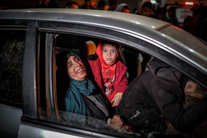 İsrail 'güvenli' diye Gazzelileri zorla sürdüğü Refah'ta katliam yaptı! 100'den fazla ölü var... - Resim: 1