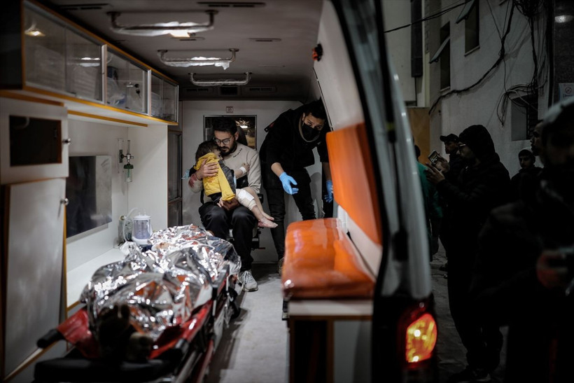 İsrail 'güvenli' diye Gazzelileri zorla sürdüğü Refah'ta katliam yaptı! 100'den fazla ölü var... - Resim: 4