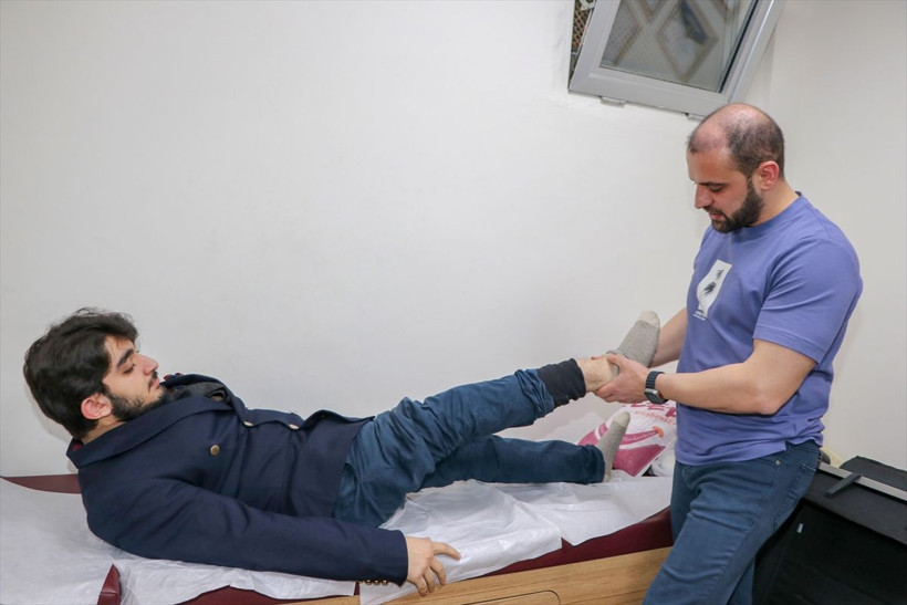 Doğuştan engelli şampiyon yüzücü, doktoru sayesinde ayağa kalktı! - Resim: 2