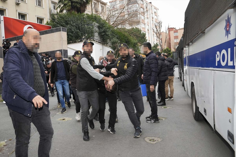 AK Parti seçim çalışmasında bomba gelişme! Aziz Yeniay 15-20 saniye ile suikastten kurtuldu - Resim: 1