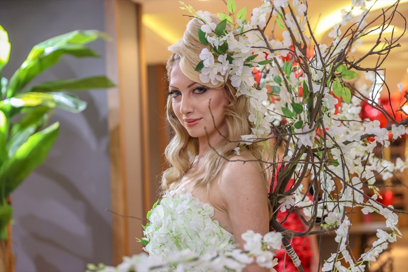 Diyarbakır'da Sevgililer Günü... Çiçeklerden tasarlanan gelinlikler sergilendi - Resim: 4