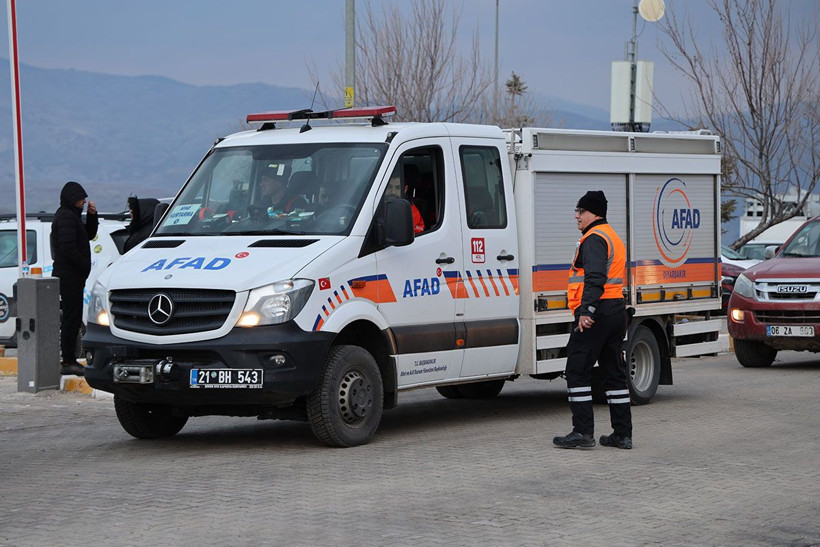 9 madencinin aileleri gözyaşları içinde gelecek güzel haberi bekliyor! Arama kurtarma çalışmaları sürüyor - Resim: 4