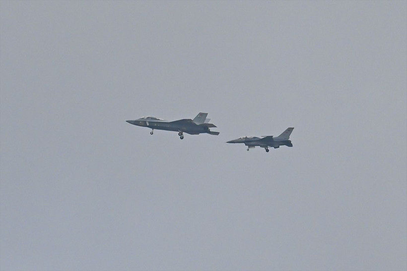 Milli muharip uçak 'KAAN' ilk uçuşunu gerçekleştirdi! Tarihi anlar böyle görüntülendi - Resim: 2