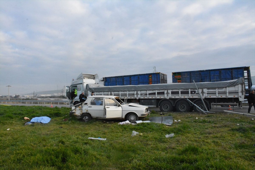Manisa'da feci kaza! Otomobil ile tır çarpıştı, ölenler ve yaralılar var - Resim: 4