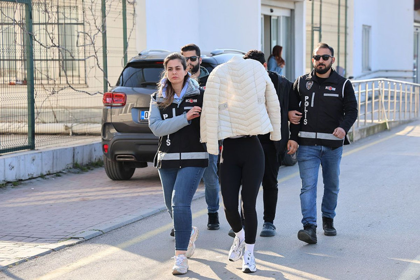 Yuh artık! Bakkal görünümlü depoda kanser ilacı satarken yakalandılar! İfadesinde enflasyonu suçladı - Resim: 3