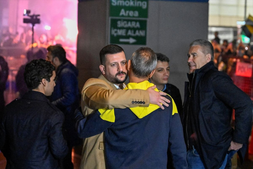 Trabzon'da büyük tehlike atlatan Fenerbahçeli futbolcuları havalimanında 2 bin taraftar karşıladı - Resim: 4