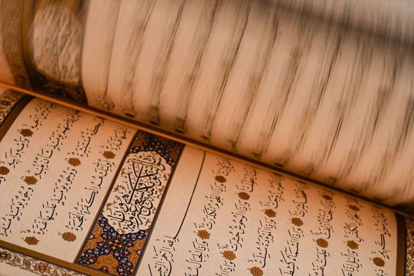 Erdoğan'dan çok değerli hediye! Mukaddes Emanetler Dairesine teslim edildi - Resim: 4