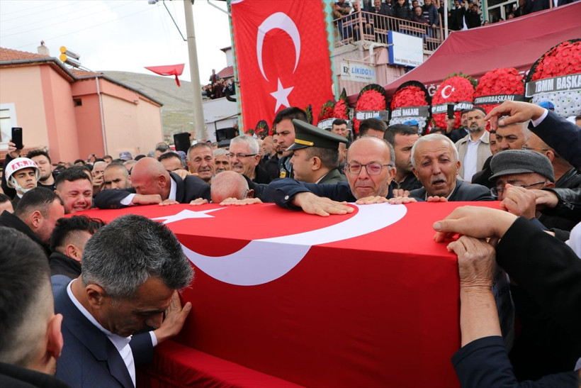 Şehit Piyade Uzman Çavuş Hikmet Aslan, Niğde'de son yolculuğuna uğurlandı - Resim: 2