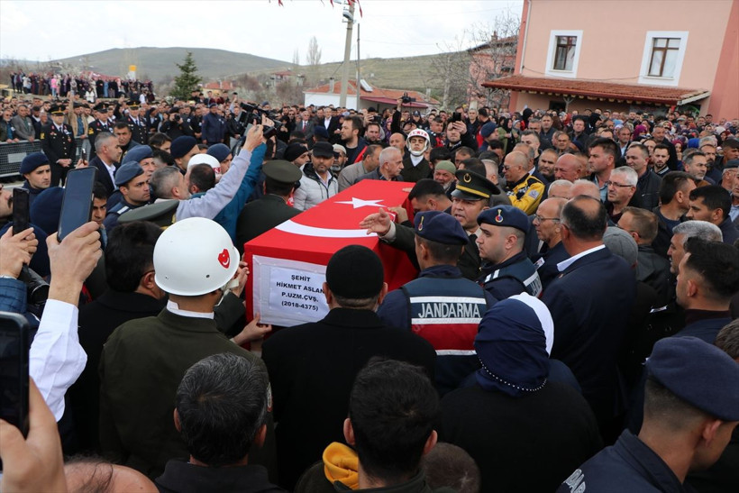 Şehit Piyade Uzman Çavuş Hikmet Aslan, Niğde'de son yolculuğuna uğurlandı - Resim: 3