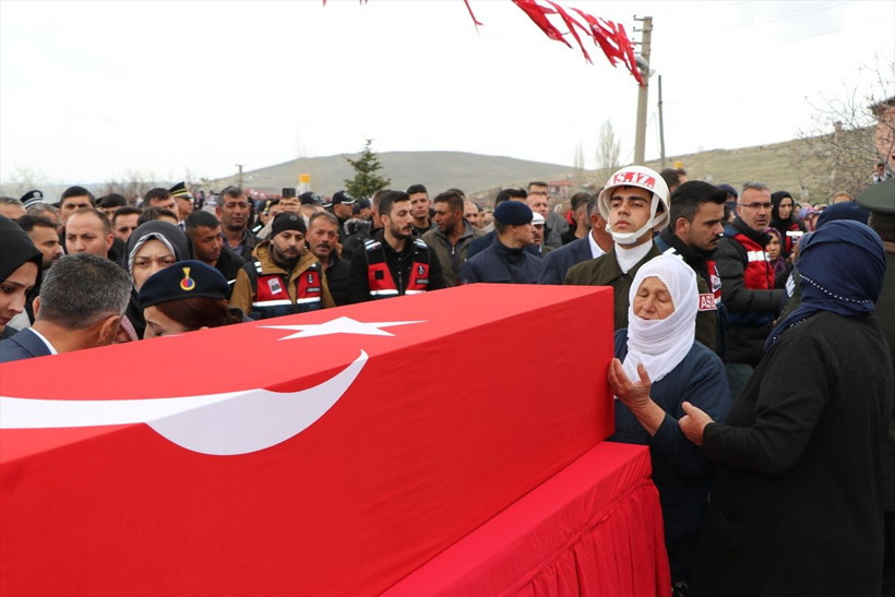 Şehit Piyade Uzman Çavuş Hikmet Aslan, Niğde'de son yolculuğuna uğurlandı - Resim: 4