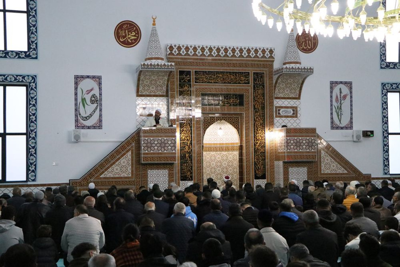 Ramazan Bayramı namazı için camilere akın ettiler! Bayramınız mübarek olsun - Resim: 3