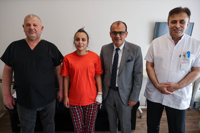 Kazada omurgası kırılan genç kız, ameliyatla yürümeye başladı - Resim: 4