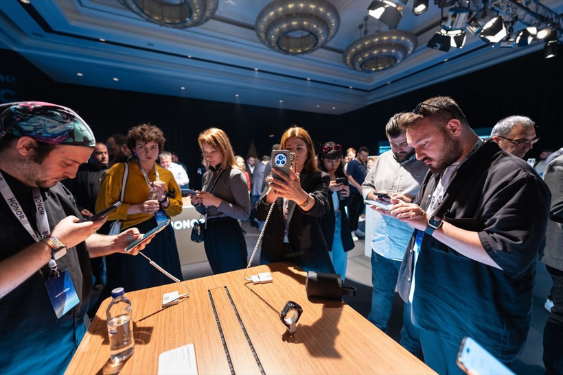 Yapay zeka destekli HONOR Magic6 Pro Türkiye'de satışa sunuldu - Resim: 4