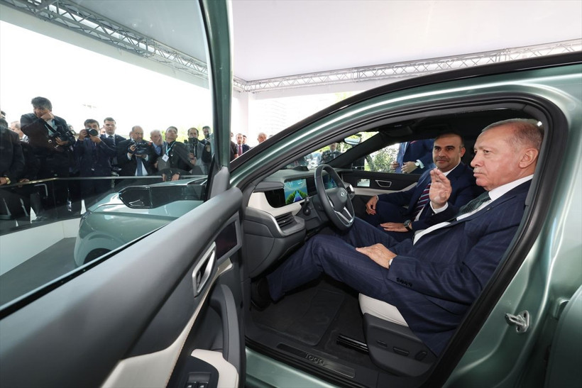 Cumhurbaşkanı Erdoğan Togg'un yeni modeli T10F'i inceledi - Resim: 1