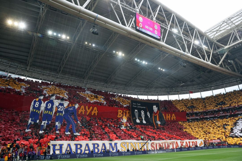 Galatasaray taraftarından derbi öncesi koreografi! Mert Hakan Yandaş detayı... - Resim: 1