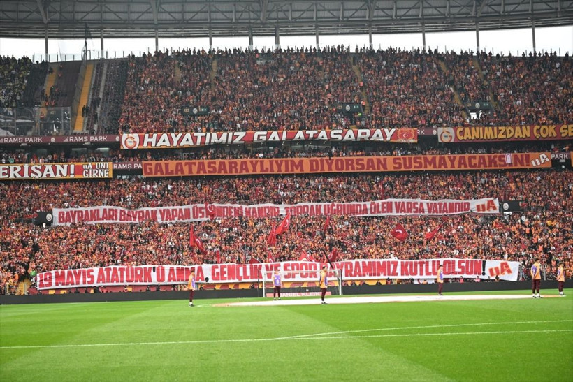 Galatasaray taraftarından derbi öncesi koreografi! Mert Hakan Yandaş detayı... - Resim: 2