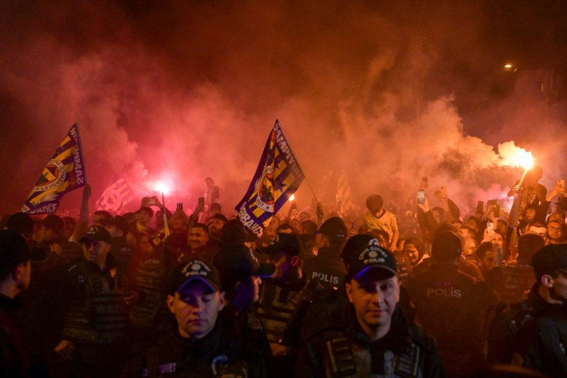 Fenerbahçeli taraftarlardan takımlarına coşkulu karşılama - Resim: 1