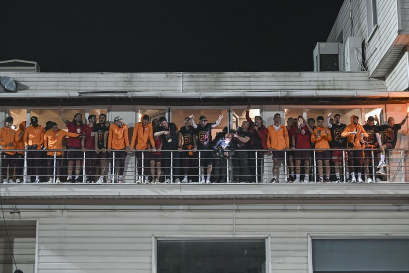 Mauro Icardi Ali Koç yazılı forma giydi 'Fener ağlama' tezahüratı yaptı - Resim: 1