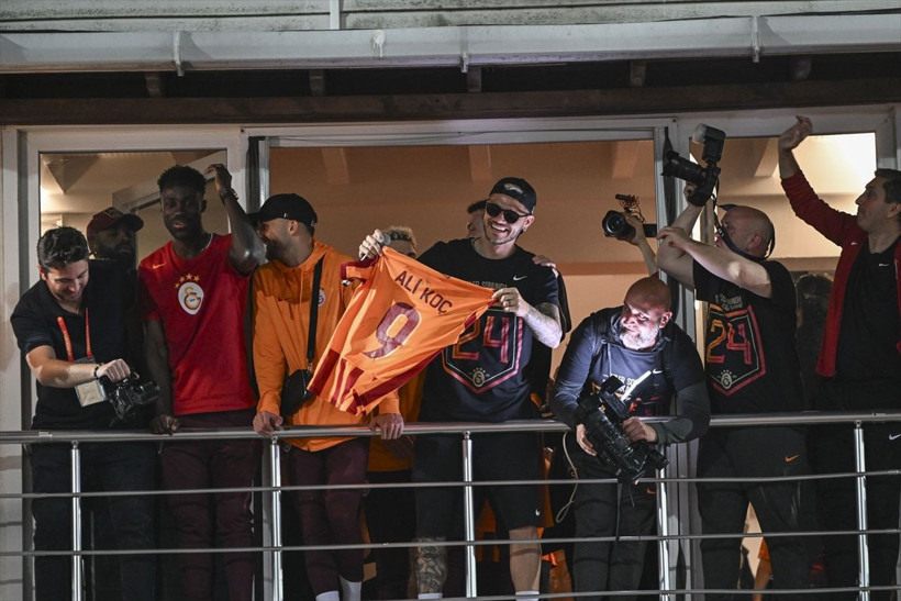 Galatasaray, şampiyonluğu taraftarıyla Florya'da kutladı - Resim: 4